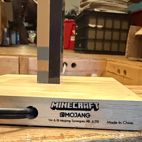 Minecraft Glowstone Table Lamp - Picture 3 of 6